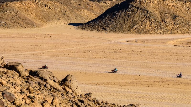 砂漠の冒険：フルガダ 4wdサファリ、ディナー、ショー